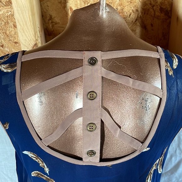 E Hanger M feather Lattice Back Sheer Top - Picture 4 of 8